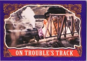 Tarjeta de la familia Addams 1991 #45 On Trouble's Track y Top Loader Topps Paramount - Imagen 1 de 2