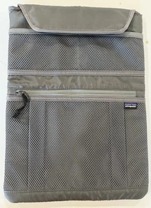 PATAGONIA Laptop Tablet Funda Bolso Acolchado Minimalista Nylon Malla Gris 11" x 15.5” - Imagen 1 de 7