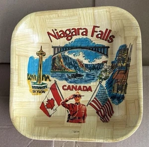 Cuenco cuadrado de recuerdo vintage tejido a mano de bambú de las Cataratas del Niágara Canadá - Imagen 1 de 8