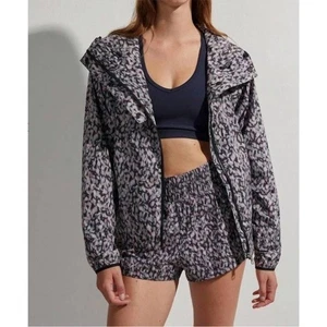 🌻NEW w/tags Varley Dark Motion Petal Print Terrace Running Jacket Size Small - Picture 1 of 11