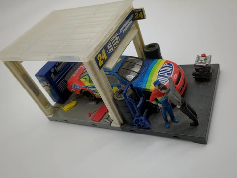 Jeff Gordon Car 2000 garage scene pit crew Figurine Hasbro 24 Diecast Statue Cover
