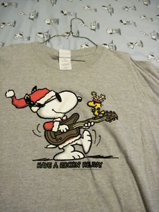 SNOOPY / PEANUTS GRAUES WEIHNACHTS-T-SHIRT X LARGE - Bild 1 von 4