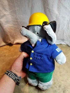Benjamin Blümchen Stofftier,Plüschfigur,Feuerwehrmann,mit Feuerwehrhelm - Bild 1 von 12