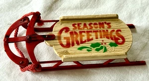 De colección Años 80 Temporadas Saludos Trineo Adorno de Navidad/Decoración Pueblo de Navidad 7" L - Imagen 1 de 6