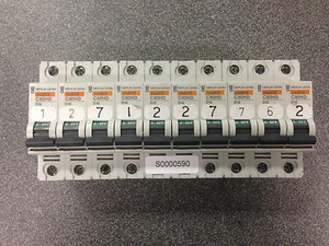 Diez (10) Disyuntores Miniatura Merlin Gerin C60HD (MCB) D16 1P - Imagen 1 de 3