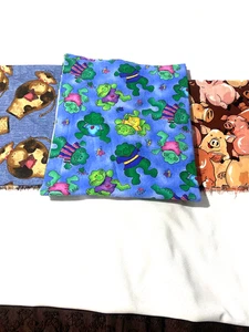 Lot of 3 cotton novelty animal print fabric remnants cows, pigs, frogs - Picture 1 of 4