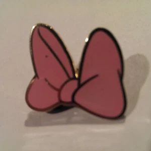 Disney Trading Pins-2012 Character Hat-Daisy Duck - Picture 1 of 1