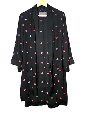 Bata Kimono Melissa Mccarthy Seven7 Estampado Beso Negro M Labios Rosa  Foto 1 de 4