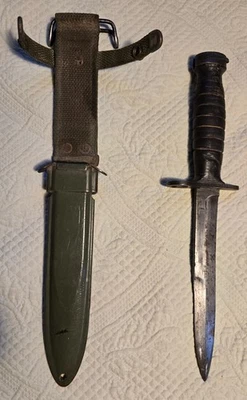 Cuchillo de Lucha Segunda Guerra Mundial U.S. M3 con Vaina M8 - Mango de Arandela de Cuero  Foto 1 de 4
