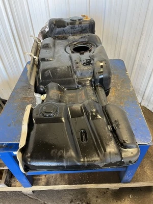 09-13 CADILLAC ESCALADE 6.0 HÍBRIDO TANQUE DE GASOLINA 26 GALONES Foto 1 de 4