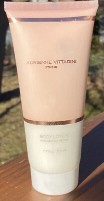 Adrienne Vittadini Studio лосьон для тела гортензия пион 6,7 floz 200/мл новый - Изображение 1 из 3