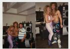 2 photos instantanées candides David Lee Roth Kay Baxter bodybuilder années 1980 Van Halen