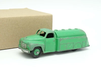 Dinky Toys England SB - Studebaker Green Tanker - Image 1 of 3