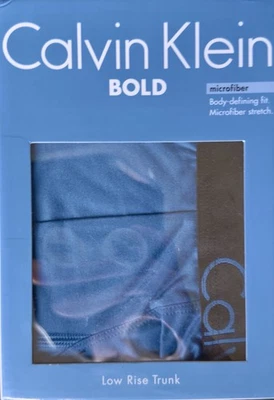 Baúl de tiro bajo Calvin Klein para hombre talla mediana color azul Foto 1 de 4