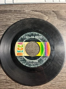 Patsy Cline I Fall To Pieces / Lovin In Vain 45 RPM Decca records 31205 1961 - Picture 1 of 2