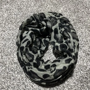 Women's Black and Gray Animal Print Infinity Scarf Charming Croft And Barrow Y2K - Picture 1 of 6