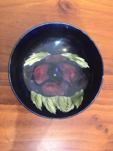 Moorcroft Pottery BOWL PANSIES Pensamiento FLOR GAY firmado años 30 17 cm azul vintage  - Imagen 1 de 12