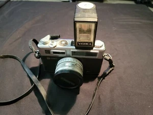 Yashica Electro 35 GSN Black/Silver Color Yashinon DX 1/7 45mm lens &flash ES-14 - Picture 1 of 9