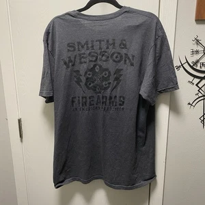 T-shirt Smith & Wesson grande grigia grafica - Foto 1 di 7