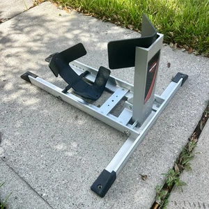 Orig. Harley-Davidson® Cruiser Cradle Wheel Chock Floor Stand Trailer Stop EUC! - Foto 1 di 5