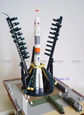 Russian Soyuz Carry Rocket Launcher Launch Pad 1:200/144 Scale Painted Model Toy - Image 1 of 4