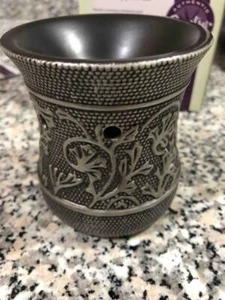 NEW - Authentic Scentsy Silverwine Plug-In Warmer, Retired, PSW-SILV, 19140 - Picture 1 of 1