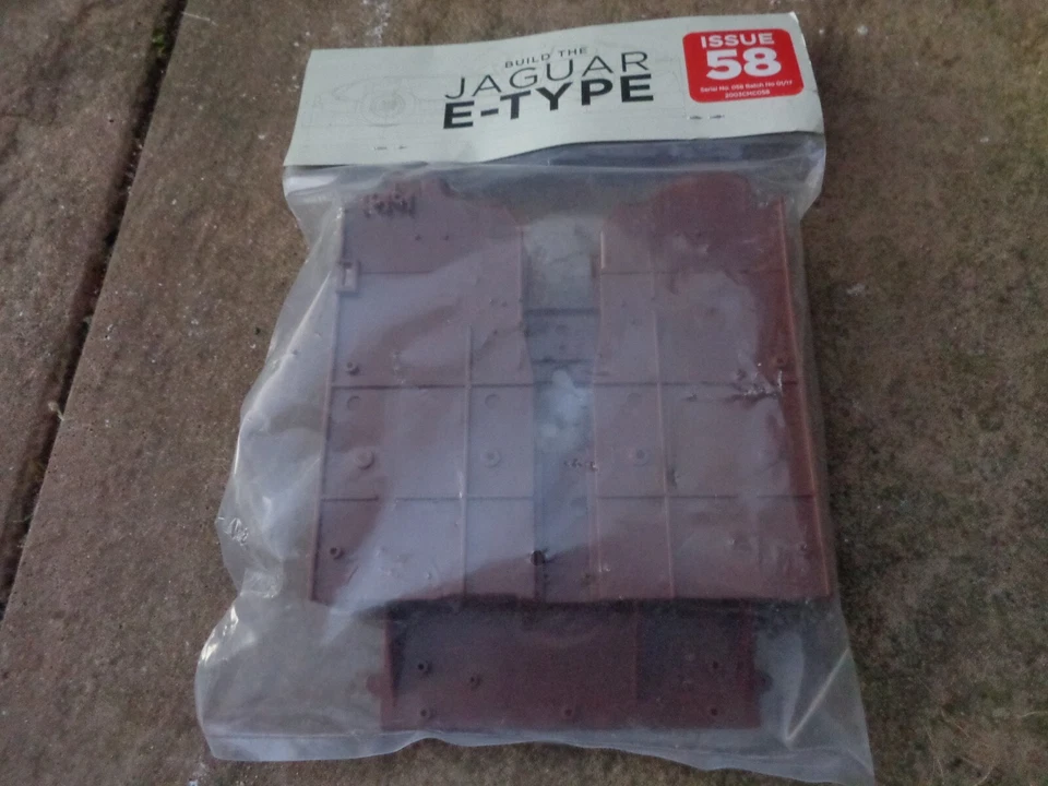 1/8 DEAGOSTINI Costruisci La Tua Auto JAGUAR E-TYPE Numero 58 Solo Parte - Immagine 1 di 1