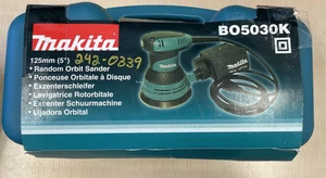 Lijadora de órbita aleatoria Makita BO5030K 5", con estuche de herramientas NUEVA CAJA ABIERTA - Imagen 1 de 4
