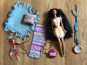 Barbie Pocahontas bambola con accessori - Foto 1 di 4