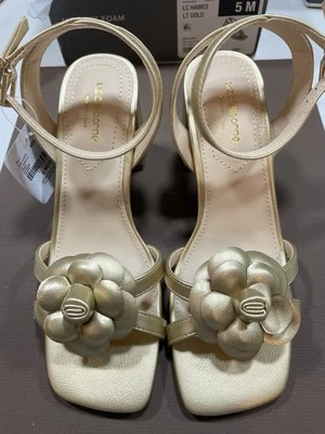 Sandalia Liz Claiborne Mujer LC Hawes Lt Oro Roseta Flor Tacones Gruesos Talla 5M Foto 1 de 4
