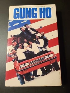 Gung Ho (Betamax, 1986) Ron Howard, Michael Keaton, George Wendt, Mimi Rogers - Foto 1 di 8