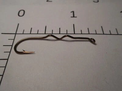 MUSTAD & SON #6 POPPER FLY TYING HOOKS RIGHT ANGLE DOUBLE KINK STRAIGHT 37120 - Image 1 of 4