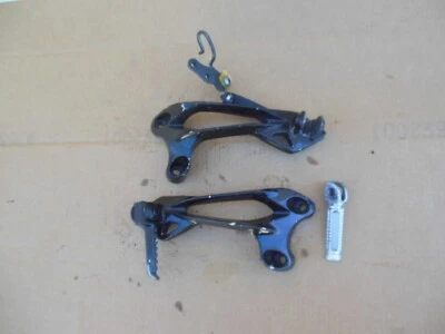 06 07 Soporte clavija pasajero trasero izquierdo derecho kawasaki ninja zx10r zx10 Foto 1 de 4