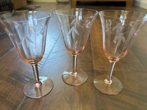 Set Of 3 Vintage Etched Pink Wine Glasses Floral Leaf Pattern - Picture 1 of 7