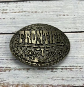 Hebilla de cinturón de latón Frontier vintage Hotel Las Vegas - Imagen 1 de 3