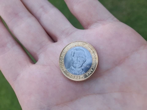 5 PESO DOMINICAN REPUBLIC NEW COIN Cover