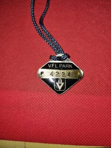 VINTAGE 1985 VFL PARK MEMBER'S MEDALLION IN EXCELLENT CONDITION (F4224) - Picture 1 of 2