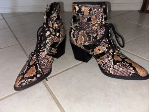 Sam Edelman Schuhe geprägt Gr. 7 braun schwarz Elana Schlangennieten Schnürschuhe Witchy Goth - Bild 1 von 7