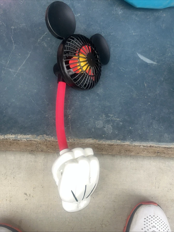 Ventilador Portátil Mickey Mouse Parques Disney Abrazadera Flexible 17" Cochecito Escritorio Coche Césped Foto 1 de 1