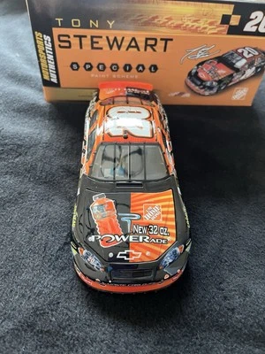 2006 Tony Stewart #20 Home Depot / Powerade 1:24 L.E. 1 de 696 - Imagem 1 de 4