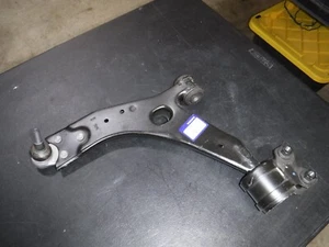 NEW Genuine Volvo 2005-13 -C30 C70 S40 V50 Lower FRONT LEFT Control Arm 31277463 - Picture 1 of 3