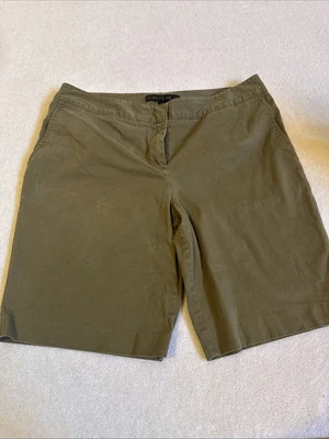 Lafayette 148 New York size 2 green khaki flat front Chino shorts Bermuda - Image 1 of 4