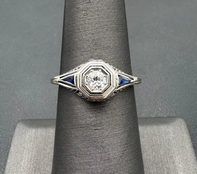 Hermoso anillo de oro blanco de 18k con diamantes centrados de 0,50 quilates y lapislázuli azul talla 7,5 Foto 1 de 4