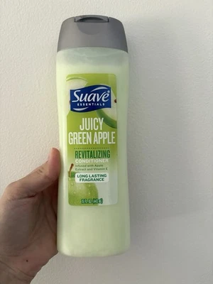 Acondicionador revitalizante Suave Essentials Juicy Green Apple 15 oz Foto 1 de 4