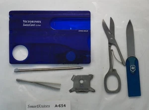 Victorinox SwissCard Lite (zaffiro) - usato, ritirato, ottimo LED rosso #A654 - Foto 1 di 3
