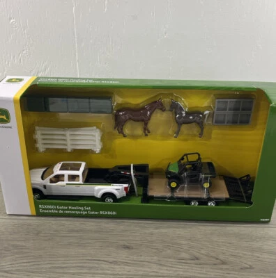 John Deere RSX860i Gator Hauling Set - Includes Hay, Horses & Fence 1:32 **NEW** - Image 1 of 4