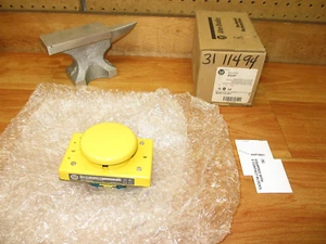Allen Bradley 800P-F2YBV *NEW* Palm Operated Push Button Yellow - Picture 1 of 6