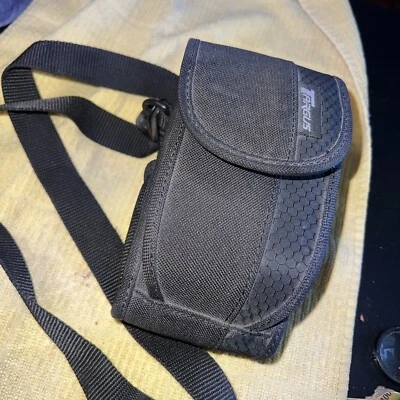 Estojo para câmera digital Targus com alça de ombro 3,5”x6”x3” - Imagem 1 de 4