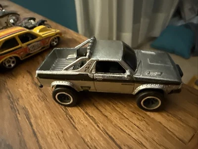 Hot Wheels Car Culture Subaru Brat en plata con pilotos reales Foto 1 de 4