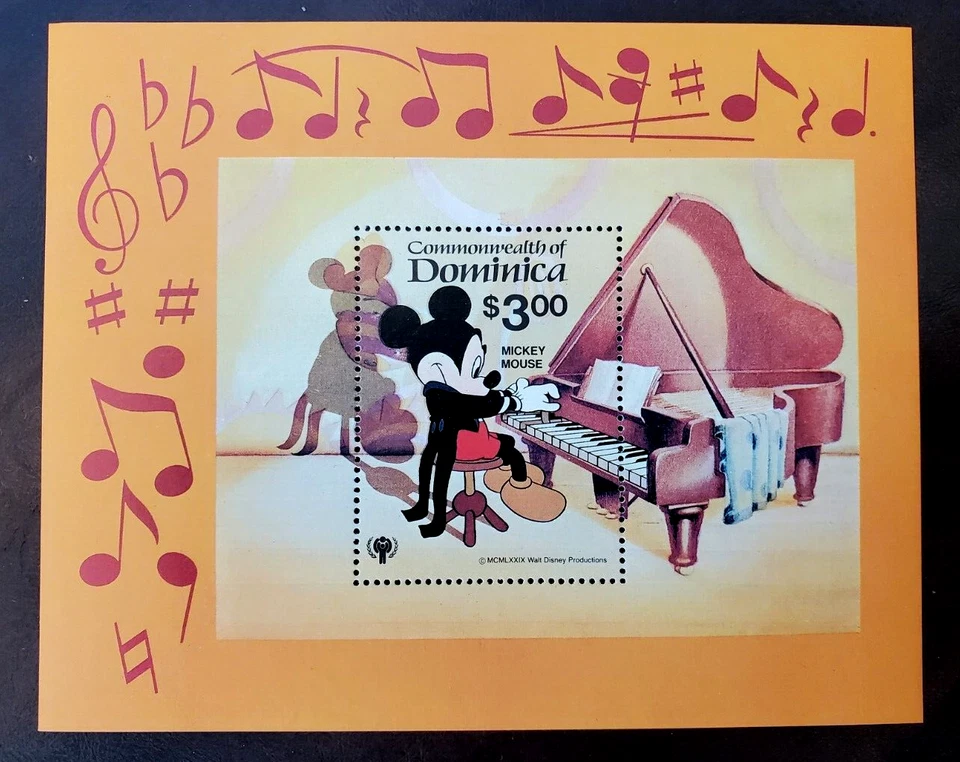 Selos Dominica - 1969 Mickey Mouse no piano, mini-folha Disney - Lote #1662 - Imagem 1 de 1